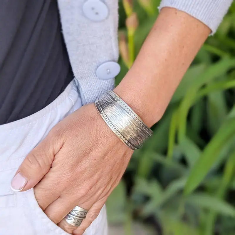 Brazalete de plata acanalado