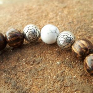 Bracelet sérénité bois, howlite et perles de lotus - Omyoki