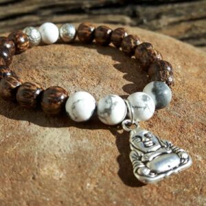 Serenity bracelet wood, howlite and buddha pendant - Omyoki