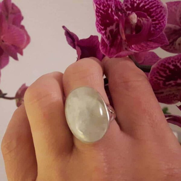 Anello cabochon in pietra di luna in argento