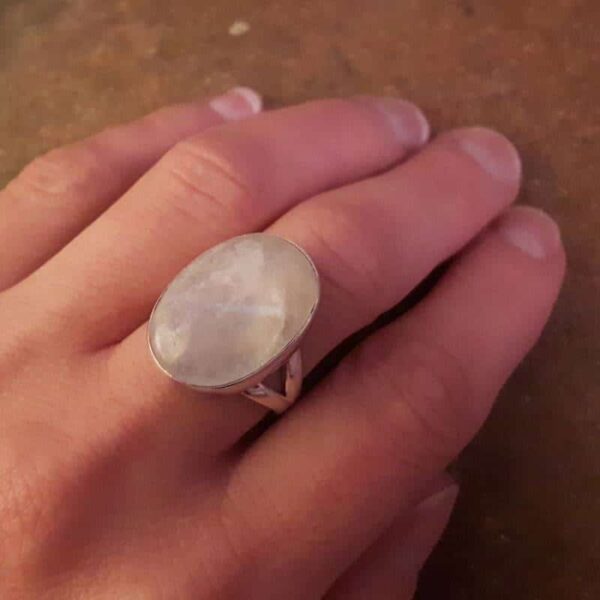 Cabochon moonstone ring in silver