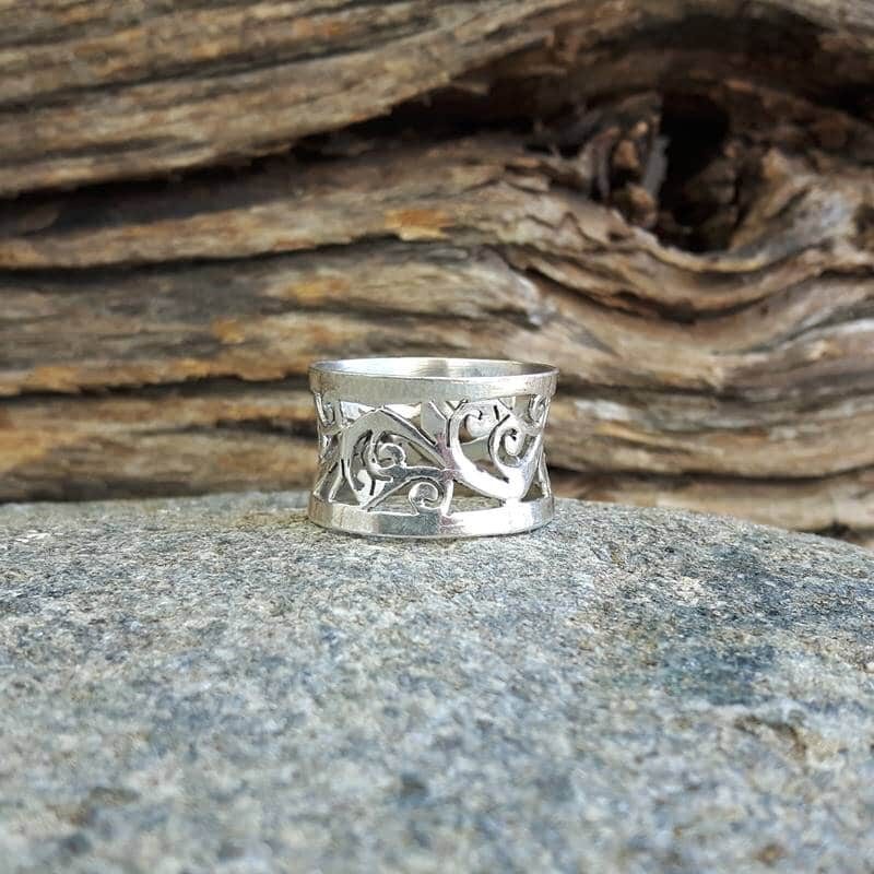 透かし彫りシルバーリング-OMYOKIフェアトレードデザイナージュエリー