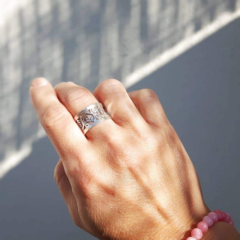 透かし彫りシルバーリング-OMYOKIフェアトレードデザイナージュエリー