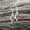 Boucles d'oreilles grenat longues - Omyoki