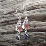 Boucles d'oreilles grenat longues - Omyoki