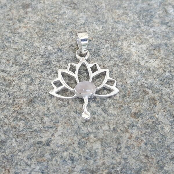 Pendentif fleur de lotus en argent