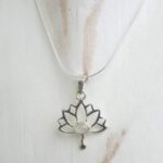 Pendentif fleur de lotus pierre de lune - Omyoki