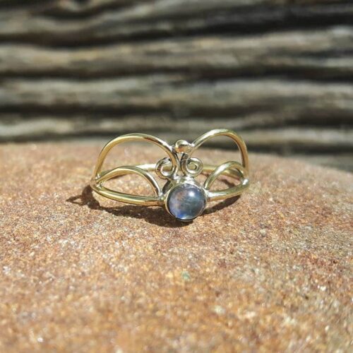 Bague fine avec pierre de lune arc-en-ciel