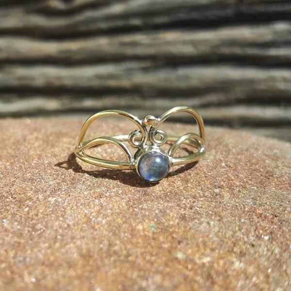 Fine ring with rainbow moonstone