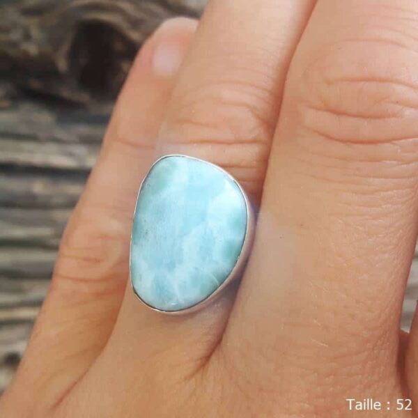 Larimar-sormus hopeaa