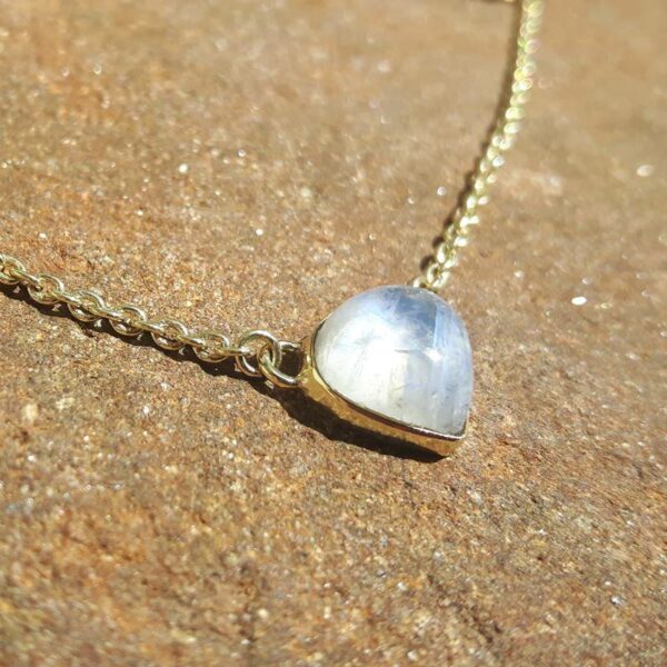 Thin moonstone necklace