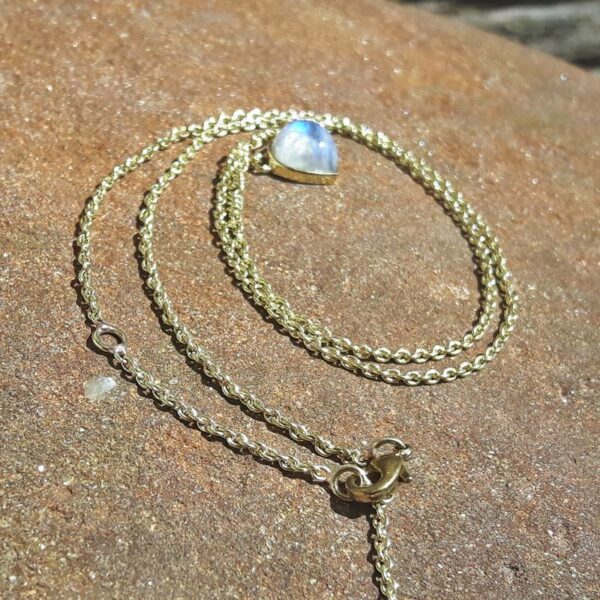 Thin moonstone necklace