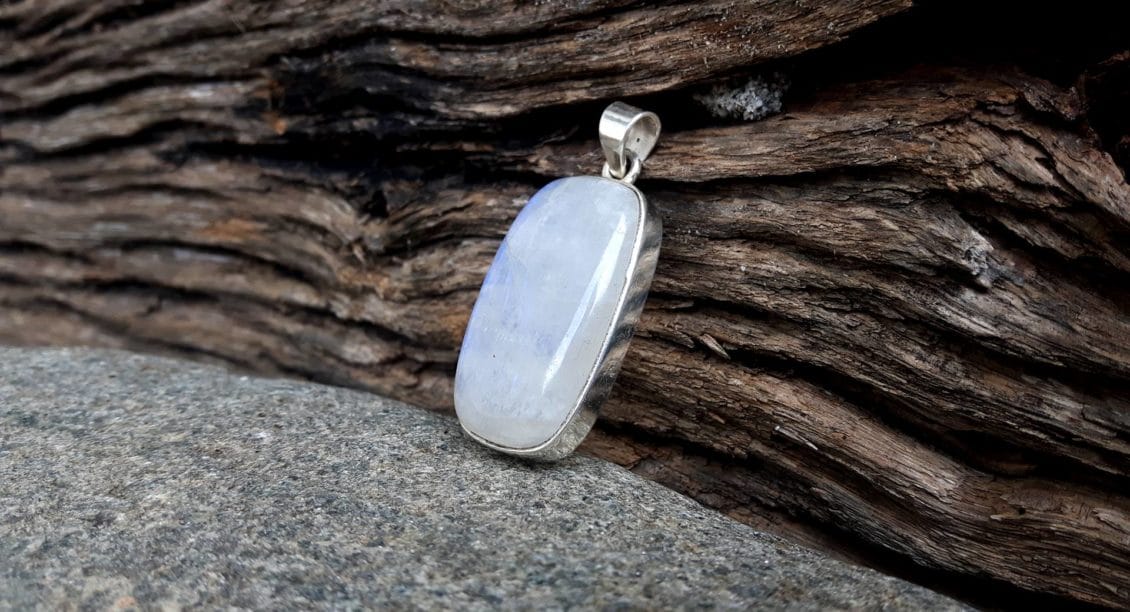 Moonstone, properties and virtues