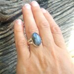 Anello di labradorite cabochon