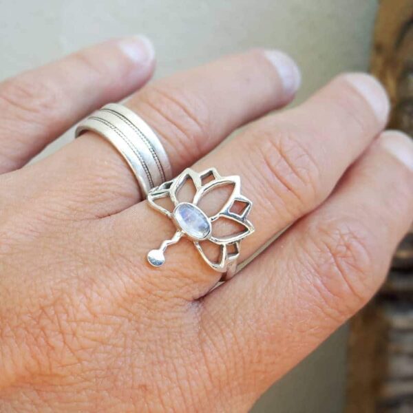 Lotus blomma ring