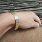 Bracelet jonc martelé doré