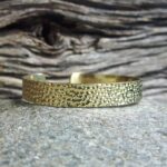 Bracelet jonc martelé doré