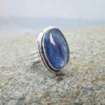 Anello in cianite blu