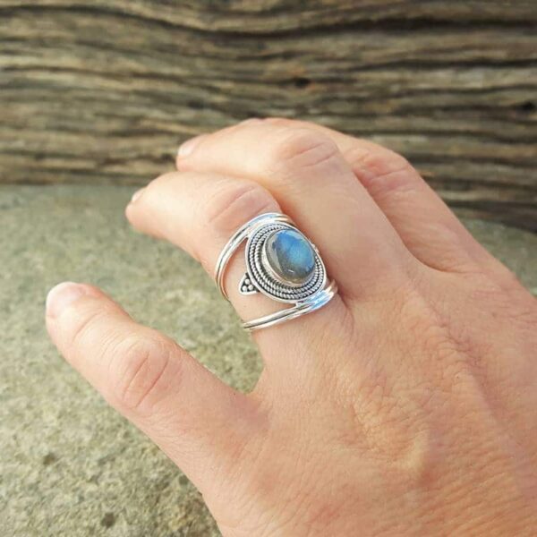 Bague ethnique en labradorite bleu