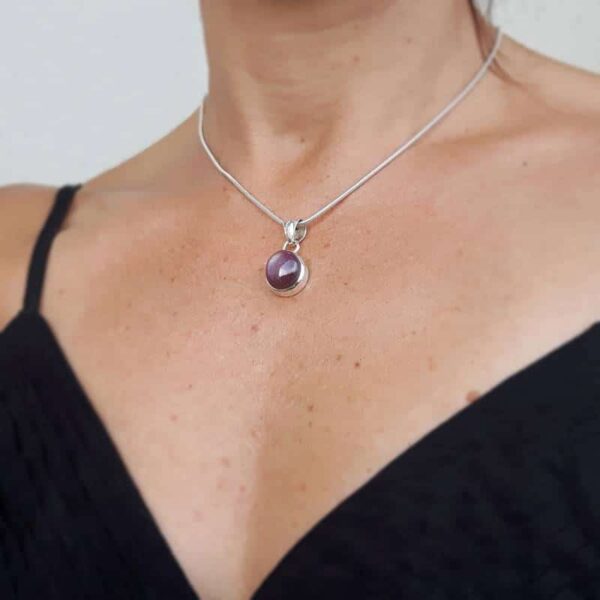 Star ruby ​​pendant uit India