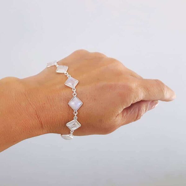 Bracciale con pietra di luna diamantata