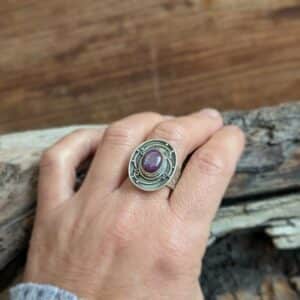 Bague ethnique ajustable en rubis indien argent