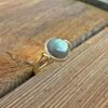 Bague fine dorée labradorite