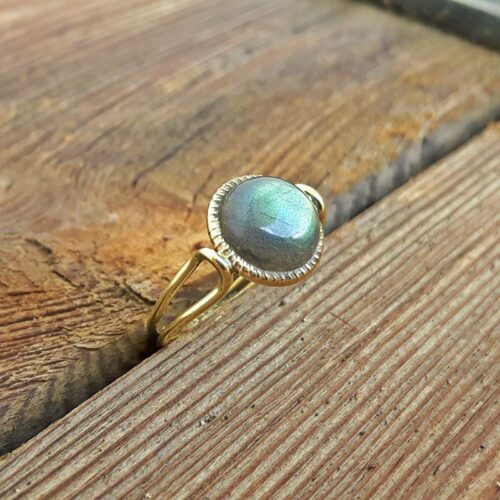 Bague fine dorée labradorite