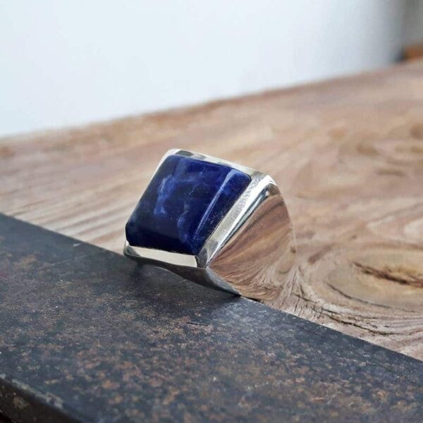 MIKI kwadratowy pierścionek z lapis lazuli