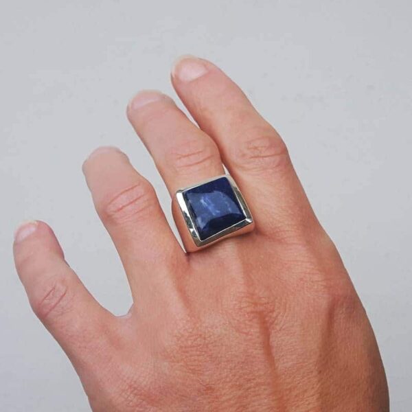 MIKI véiereckege lapis lazuli Ring