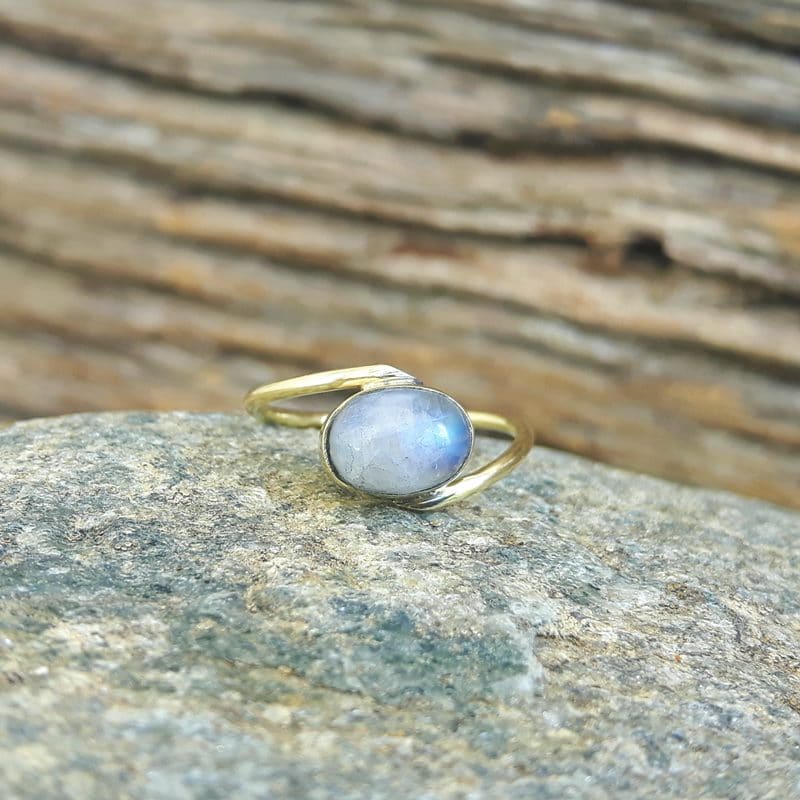 als je kunt Verwijdering Bevestigen aan Gouden maanstenen ring JANIS - OMYOKI fair trade sieraden