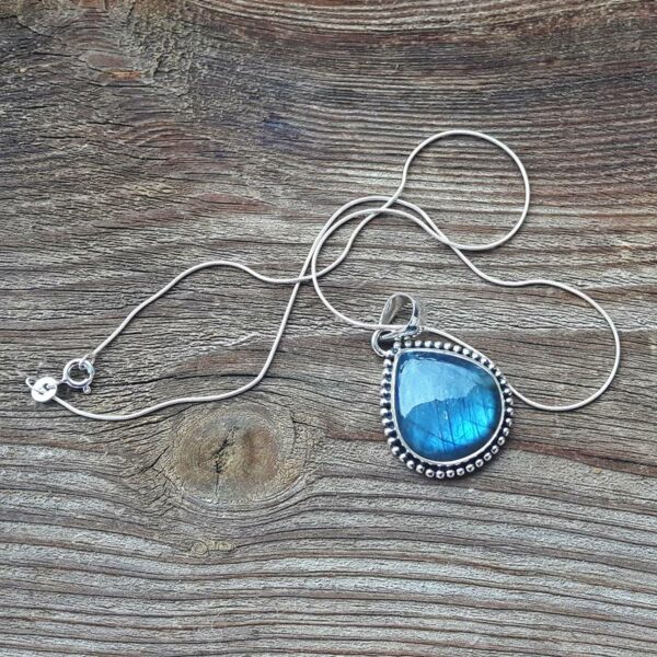 Pendentif en labradorite ethnique