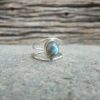 Anillo fino de labradorita azul