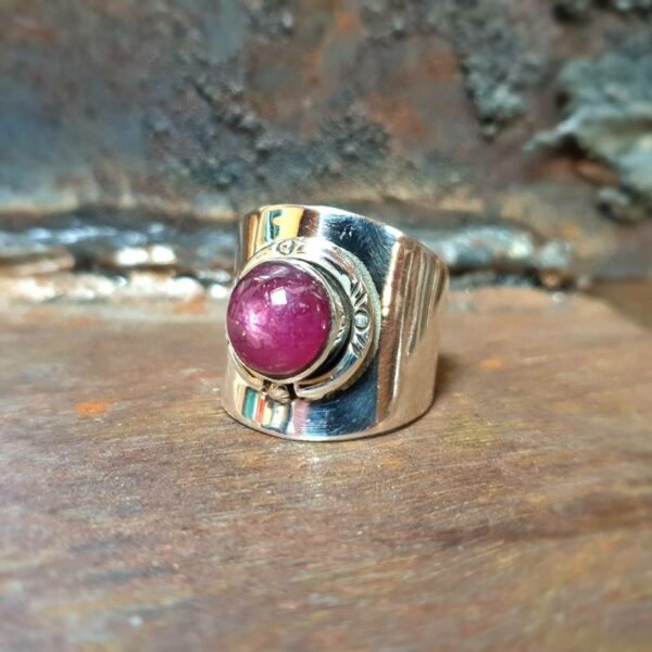 Adjustable silver star ruby ​​ring