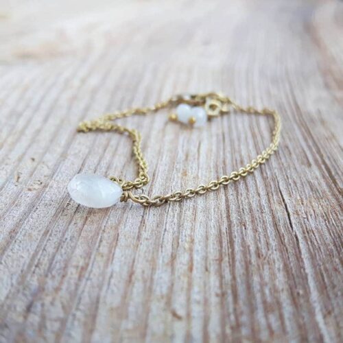 Bracelet doré pierre de lune goutte