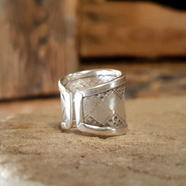 Adjustable silver ring