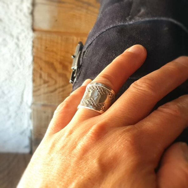 Nastavljiv srebrn prstan