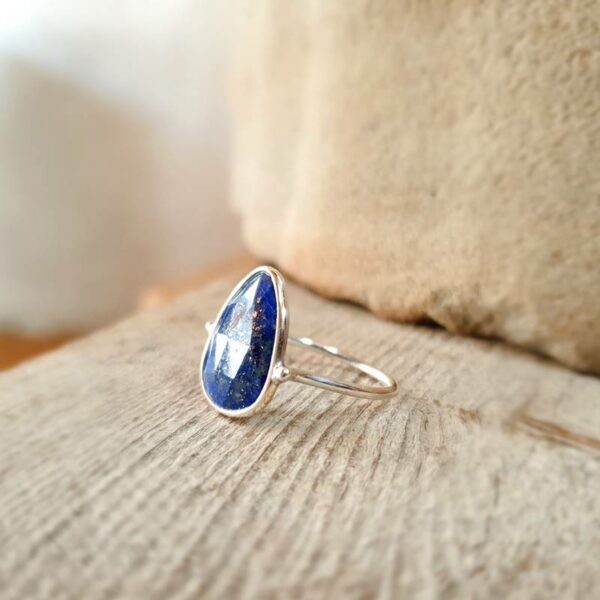 Silver and faceted lapis lazuli ring