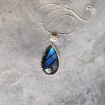 Pendentif en labradorite goutte
