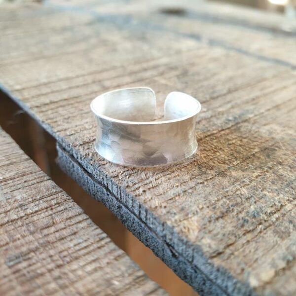 Adjustable hammered silver ring