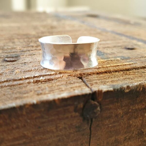 Adjustable hammered silver ring