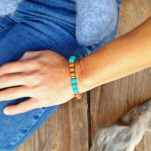 Armband in turkoois en sandelhout