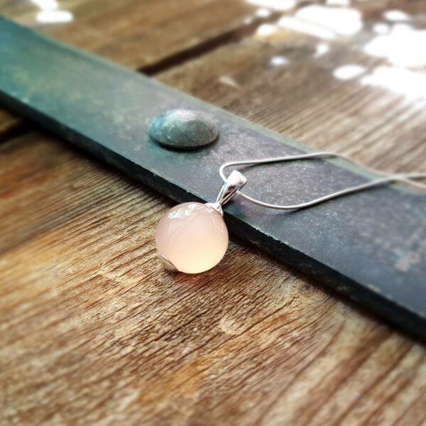 Silver rose quartz pendant