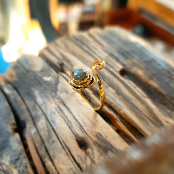 Gouden labradoriet ring