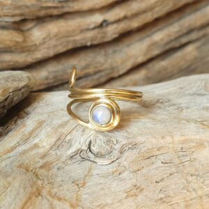 Gold moonstone ring