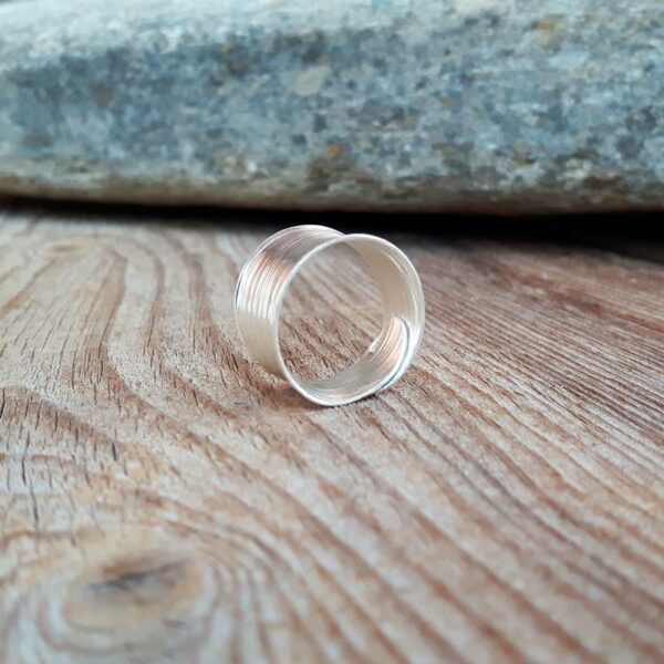 Fine ribbed silver ring