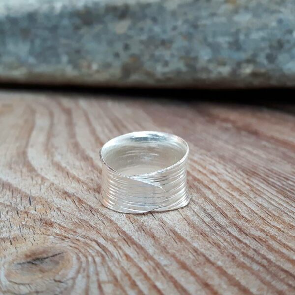 Fine ribbed silver ring