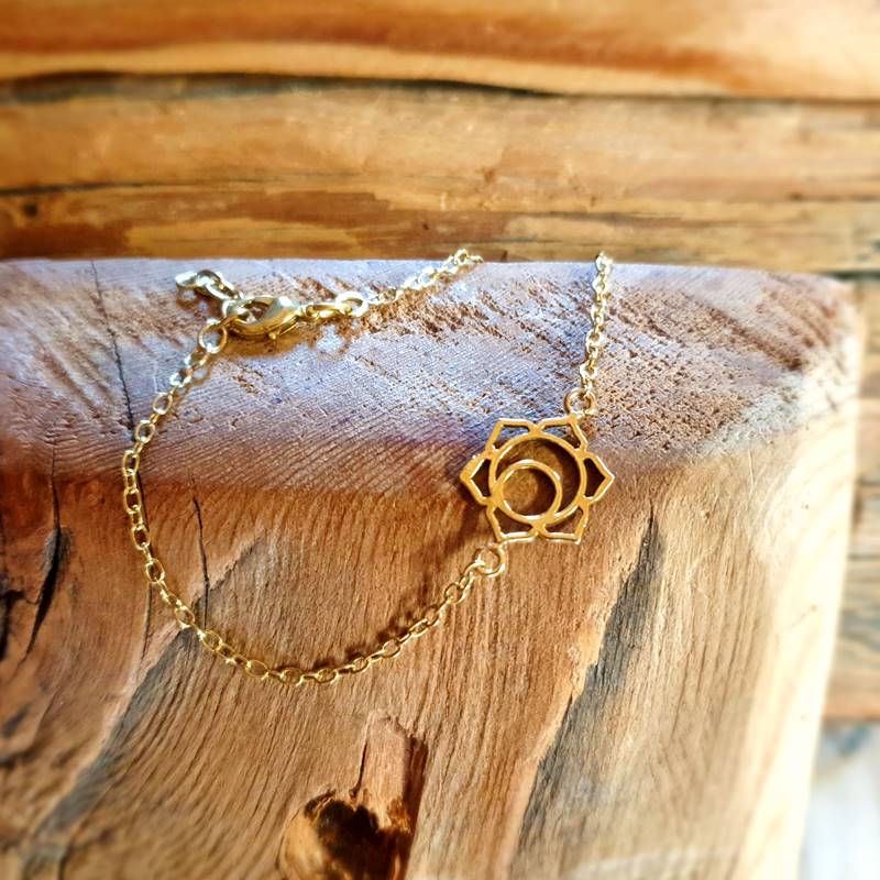Pulseira de ouro com flor de lótus - joias OMYOKI de comércio justo