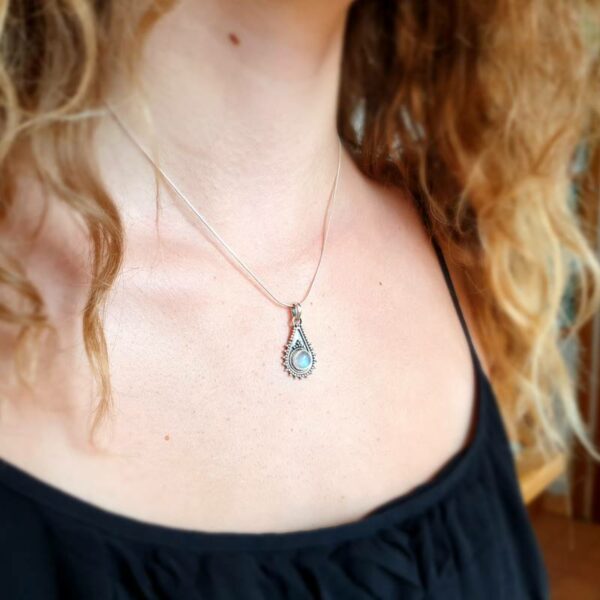 Silver moonstone pendant