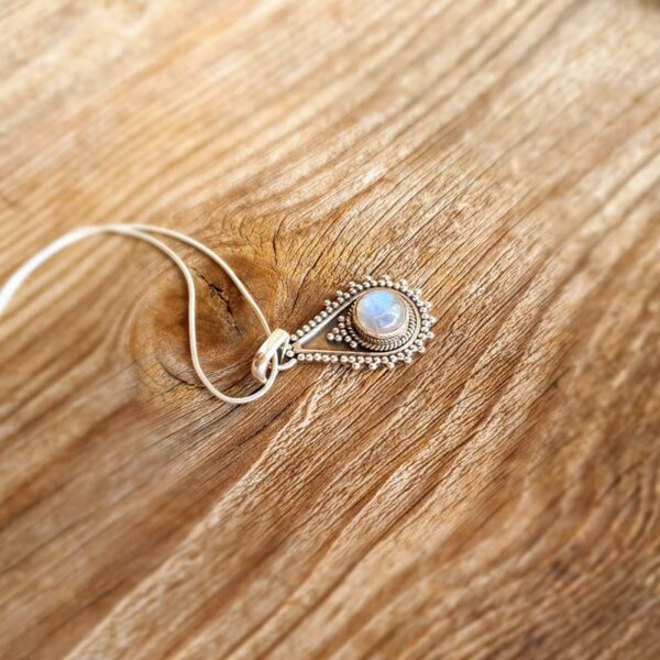 Silver moonstone pendant